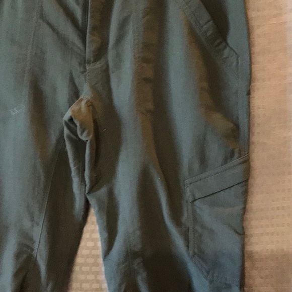 North Face ladies cropped hiking pants, sz 8. - Picture 4 of 6